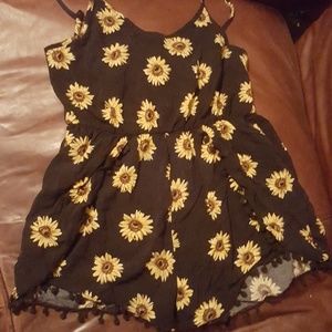 Adorable sunflower romper!